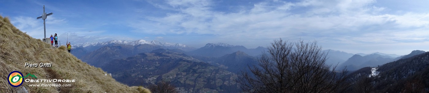 66 Panoramica di vetta dal Pizzo Grande del Sornadello.jpg